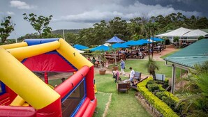 Zona de juegos infantil al aire libre