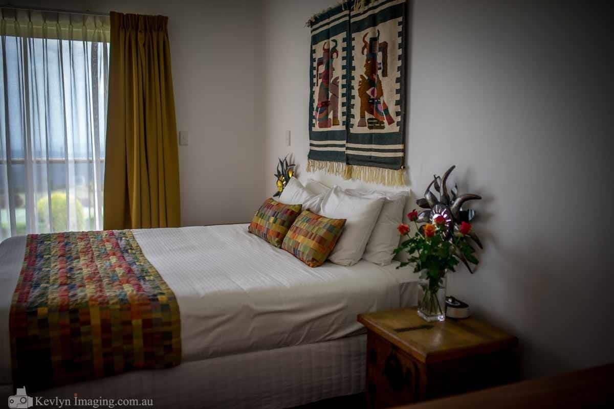 Quarto luxo, 1 cama Queen | Escrivaninha, ferros/tábuas de passar roupa, Wi-Fi de cortesia