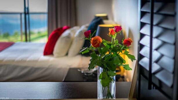 Habitación Deluxe, 1 cama de matrimonio grande, vistas al mar | Escritorio, tabla de planchar con plancha, wifi gratis