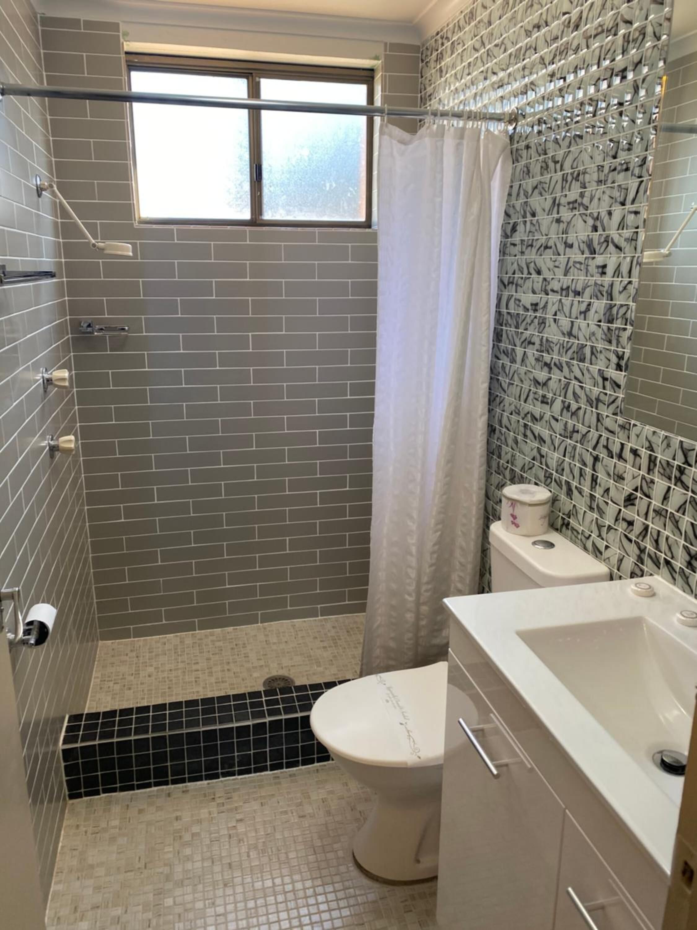 Shower, towels