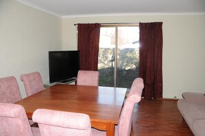 Mesin pembuat kopi/teh dan ketel listrik