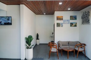 Lobby sitting area - Batu Kandik Homestay (Pecatu)