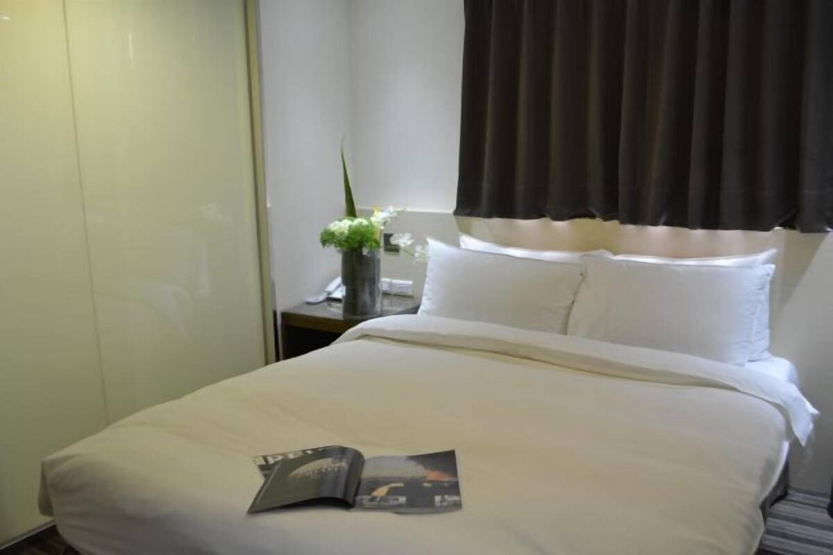 Individually decorated, blackout drapes, free WiFi, bed sheets