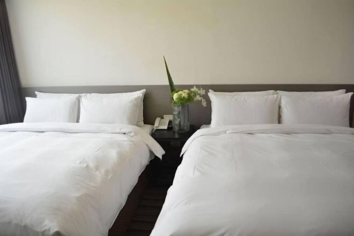 Individually decorated, blackout drapes, free WiFi, bed sheets