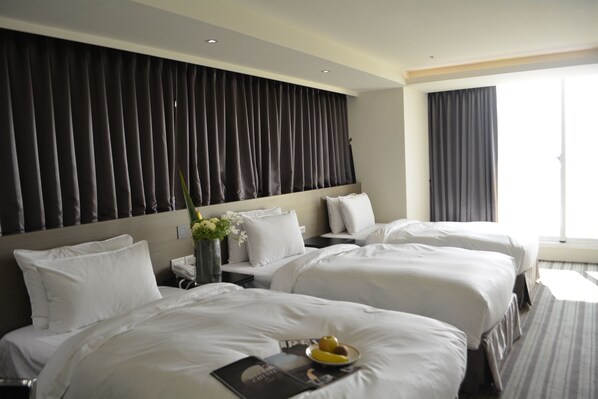 Individually decorated, blackout drapes, free WiFi, bed sheets