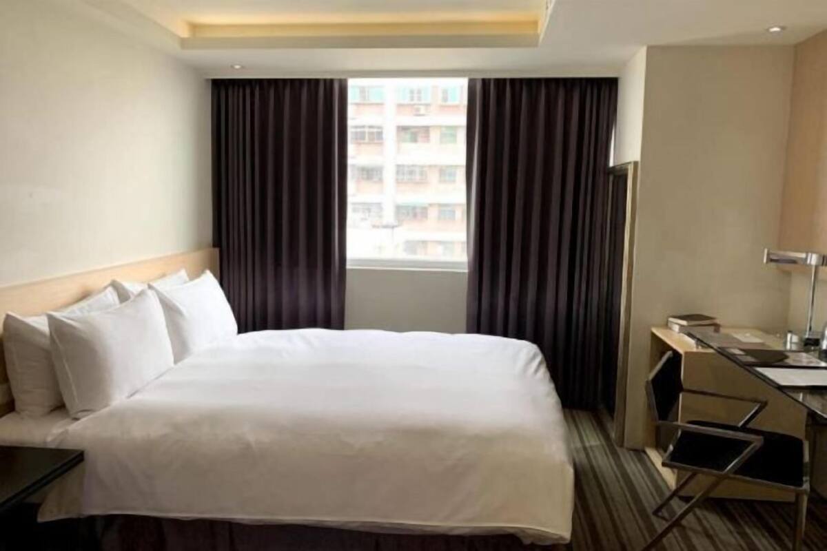 Individually decorated, blackout drapes, free WiFi, bed sheets