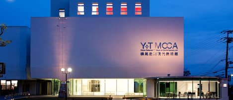 المنشأة من الخارج