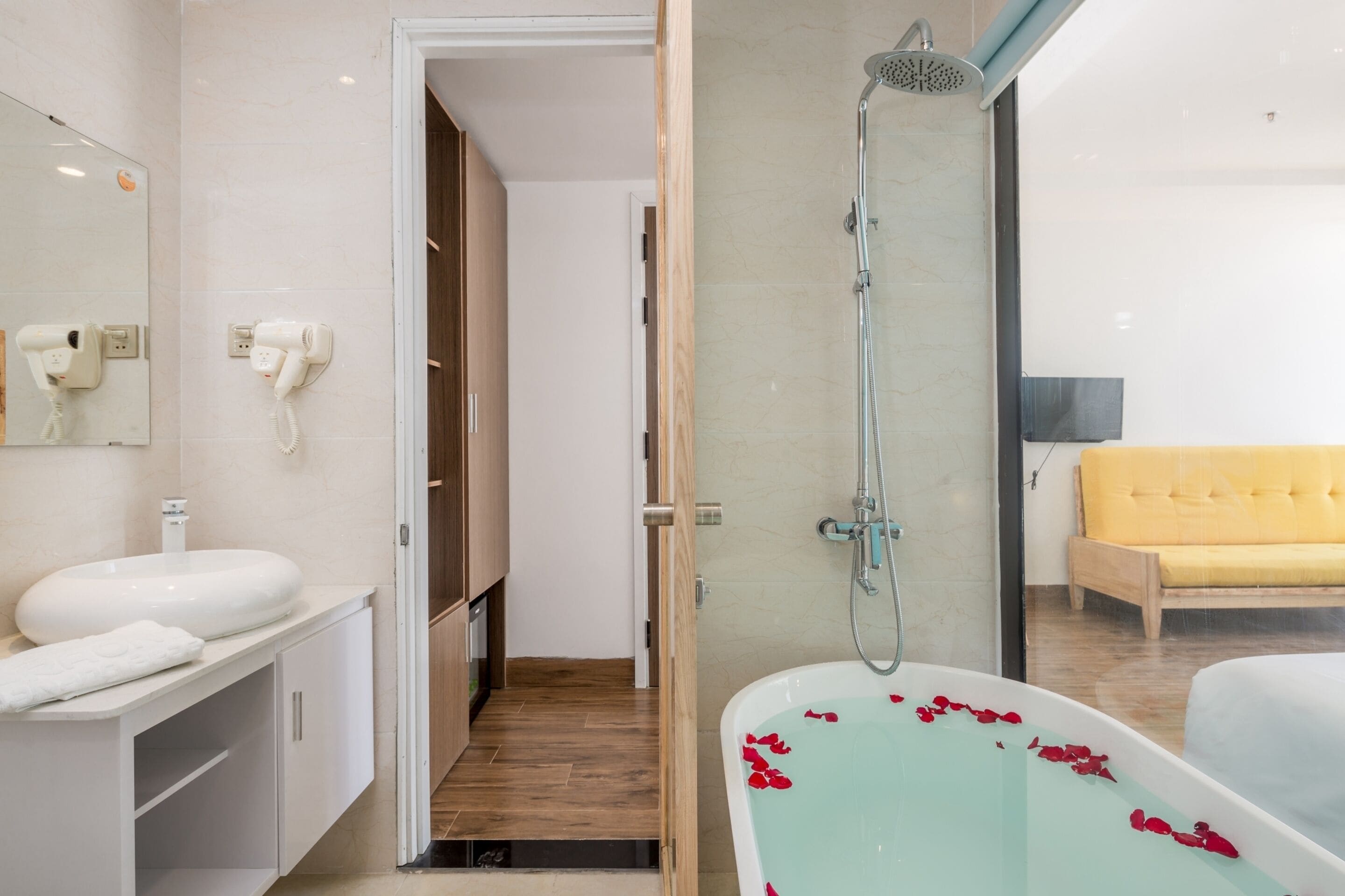 family studio suite, 2 queen beds, balcony, city view | bathroom | shower, hydromassage showerhead, designer toiletries, hair dryer
