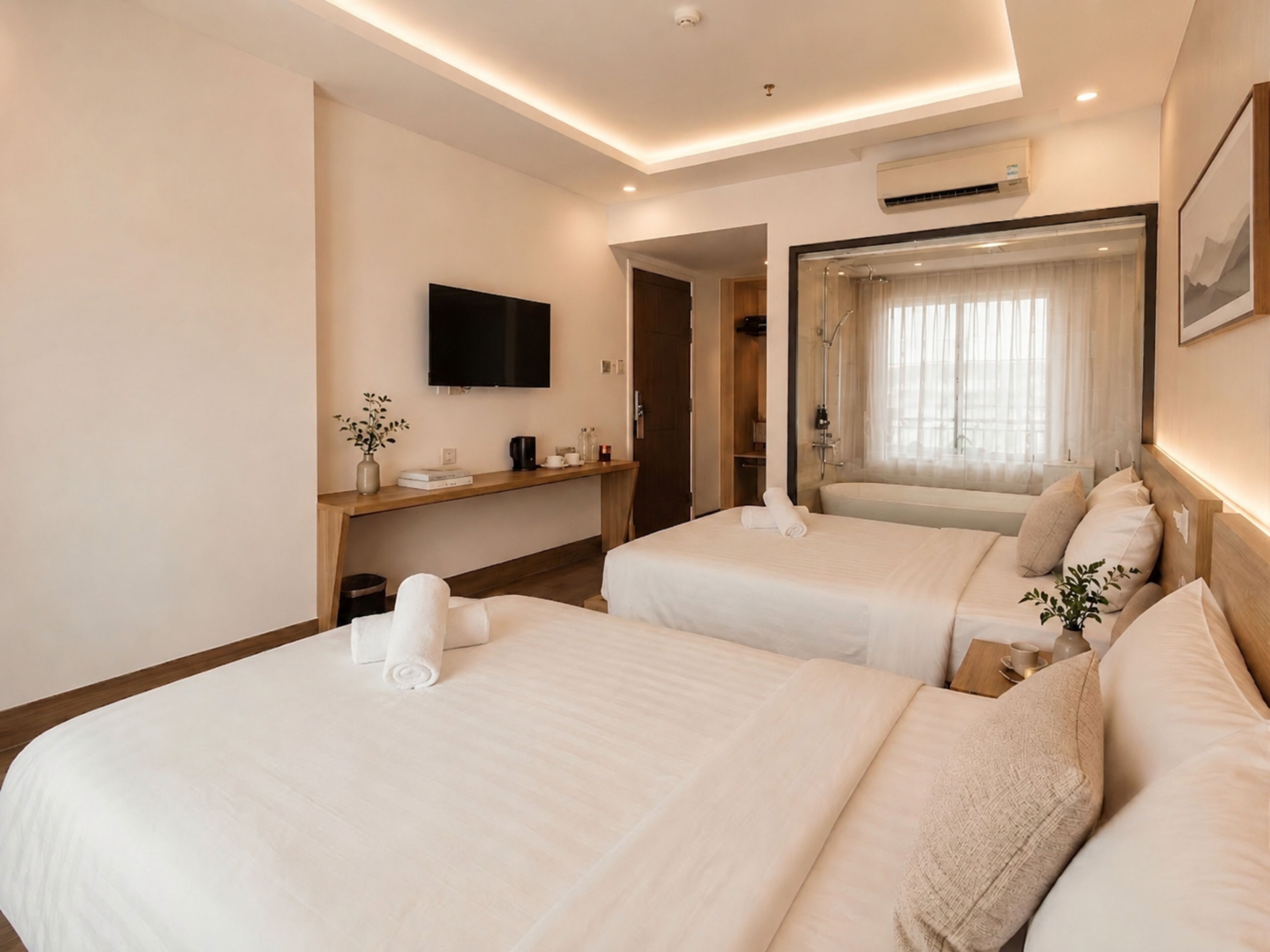 Luxury Suite, Balcony, City View | Premium bedding, pillowtop beds, minibar, desk