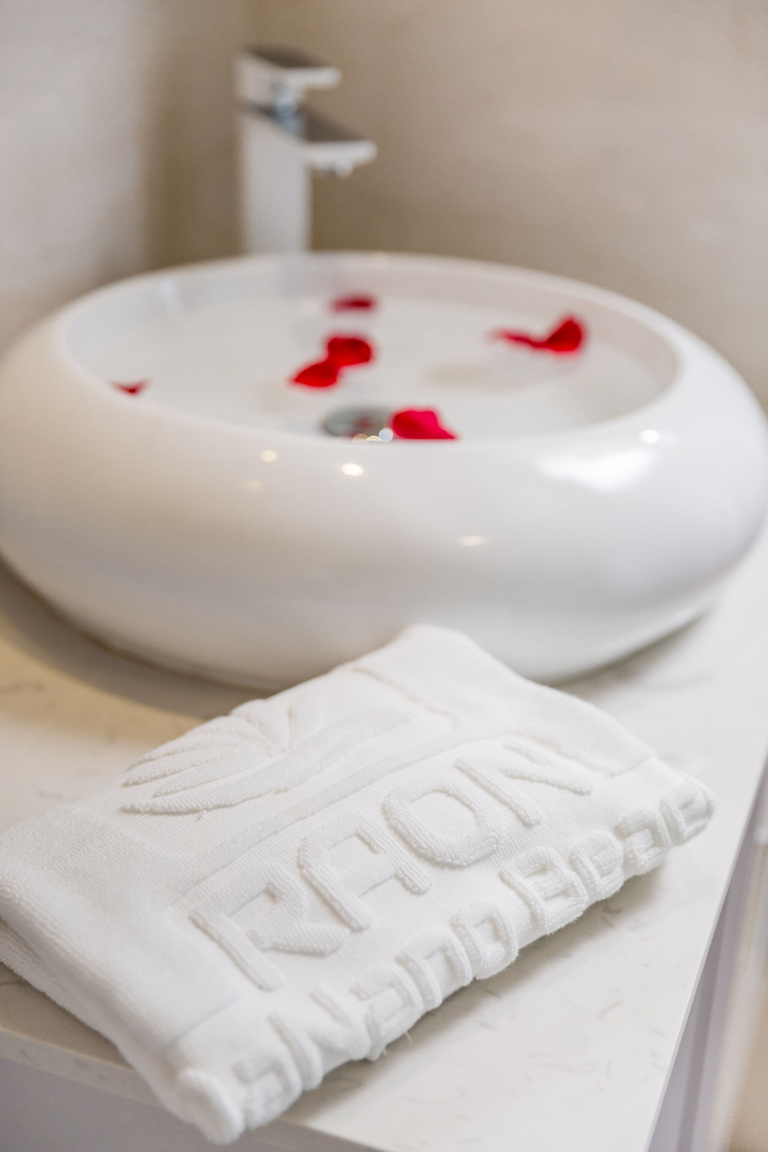 family studio suite, 2 queen beds, balcony, city view | bathroom | shower, hydromassage showerhead, designer toiletries, hair dryer