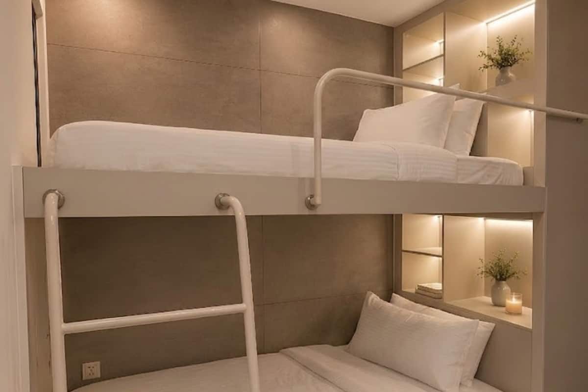 Zimmer, ohne Fenster (Stacked Beds)
