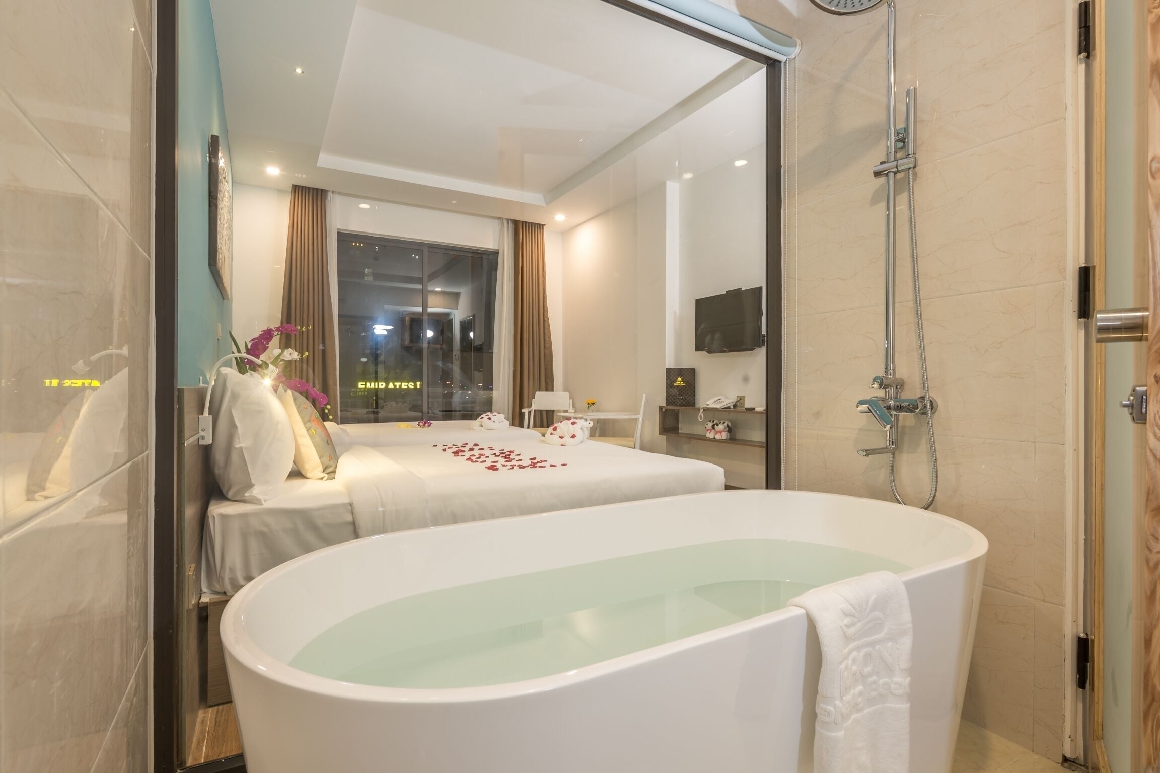 luxury studio suite, balcony, city view | bathroom | shower, hydromassage showerhead, designer toiletries, hair dryer