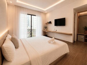 Quarto casal luxo, 1 cama King, vista para a cidade | Roupas de cama premium, camas com colchões pillow-top, frigobar