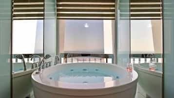 Deep soaking bathtub