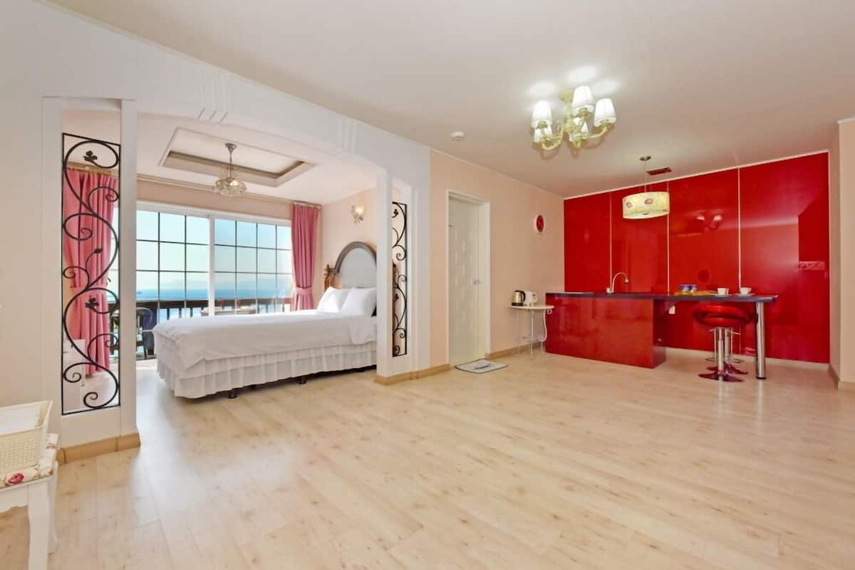 Habitación, vista al océano (Peach Red) | Wifi gratis