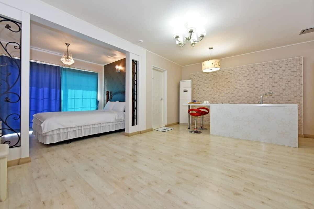 Habitación, vista parcial al mar (Browny) | Wifi gratis