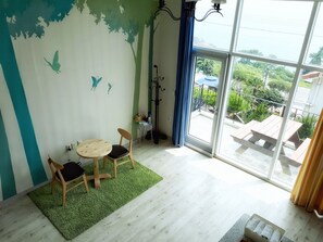 Huone, 1 parisänky, valtamerinäköala | Ilmainen Wi-Fi