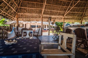 Breakfast, lunch and dinner served - Ocean Breeze Lodge (Kizimkazi)