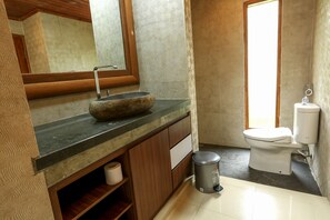 Shower, free toiletries, slippers, towels
