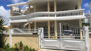 Bagian depan properti