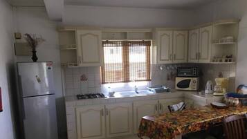 Villa, 3 Bedrooms | Private kitchen | Fridge, microwave, cookware/dishes/utensils