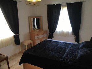 Standard Double Room | 3 bedrooms, in-room safe, iron/ironing board, free WiFi - Faisan Dore (Flic-en-Flac)