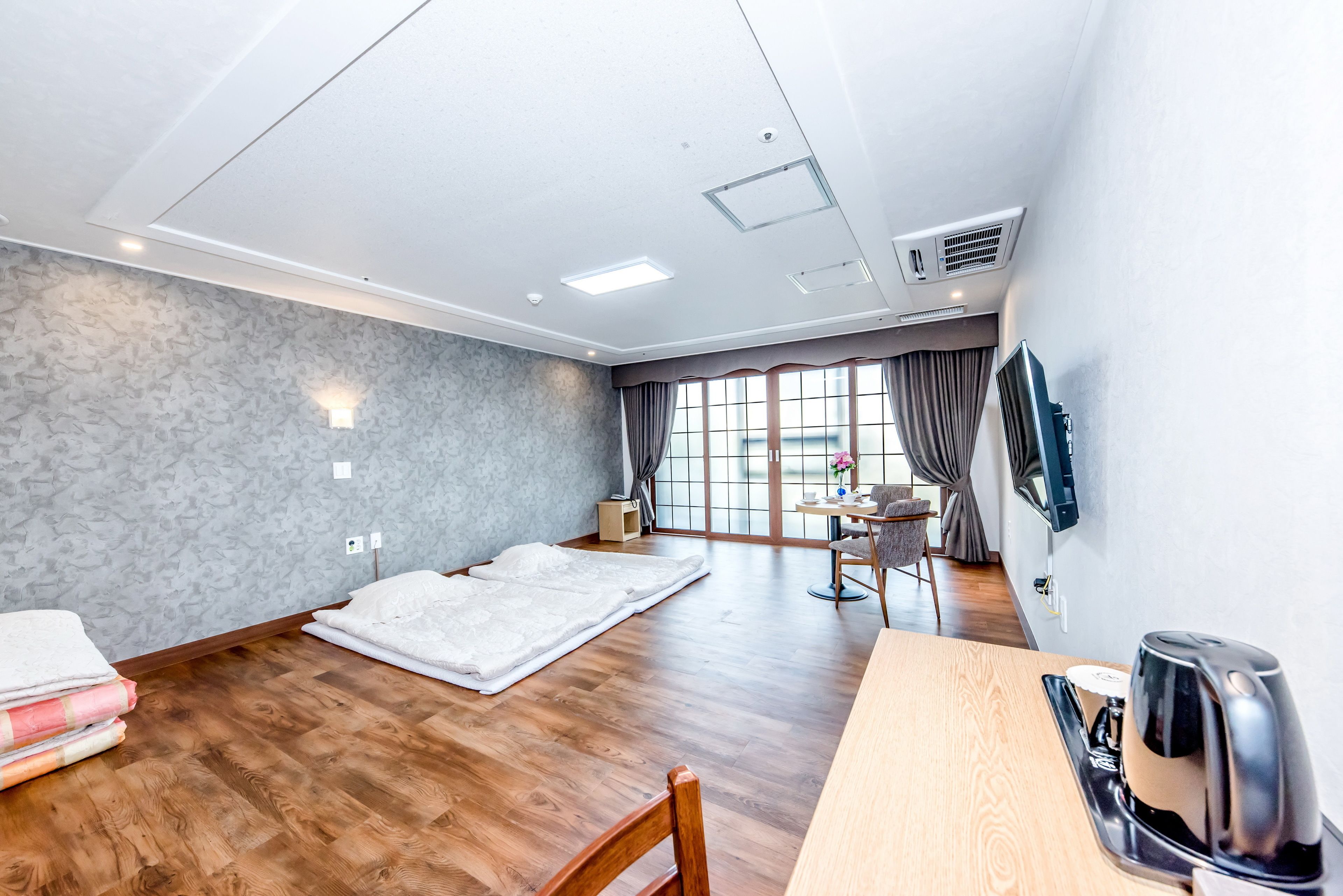 traditional room | coffee and/or coffee maker