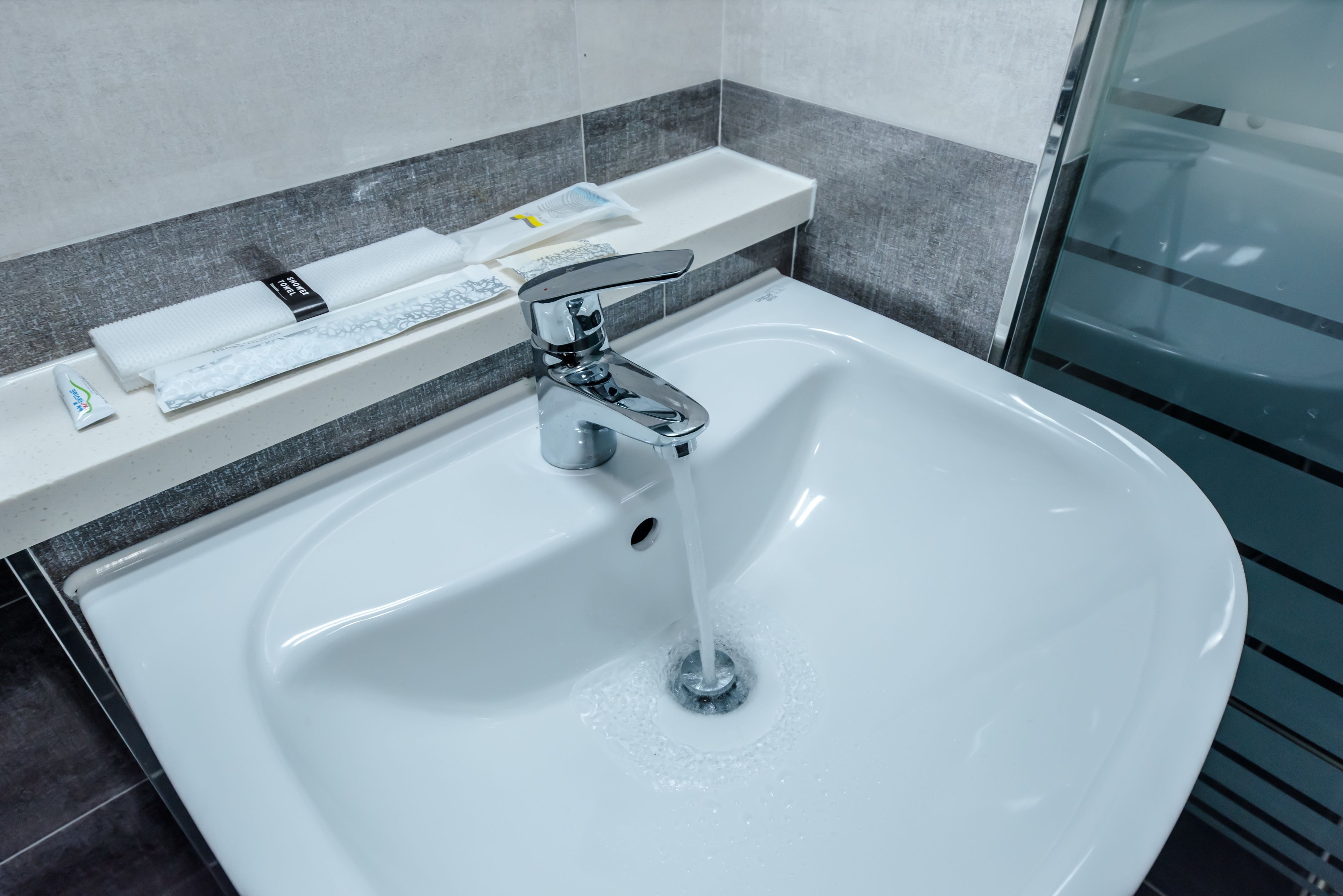 double room | bathroom sink