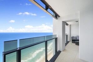 Apartamento (Large + Study, Level 58) | Vistas al mar