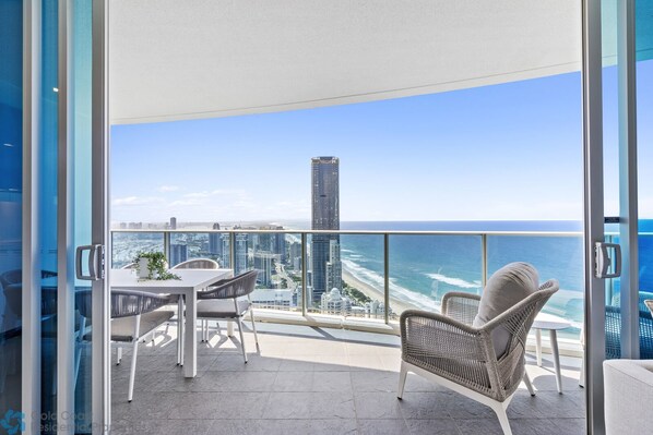 Apartamento, 3 quartos, vista para o oceano | Sacada