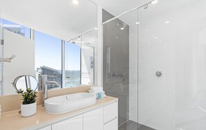 Apartment, 3 Bedrooms, Ocean View | Bathroom - H-Residences Surfers Paradise - GCLR (Surfers Paradise)