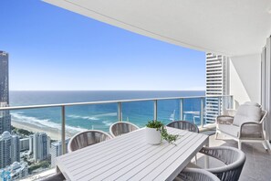 Apartamento, 3 quartos, vista para o oceano | Sacada