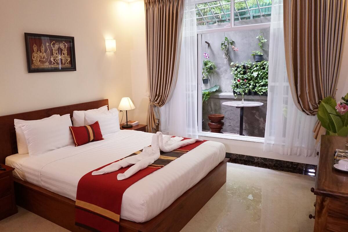 Minibar, in-room safe, desk, blackout curtains