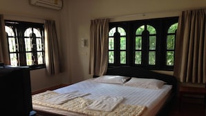 Unclassified image, 2 of 31, button - La Gondola Vientiane (Vientiane)