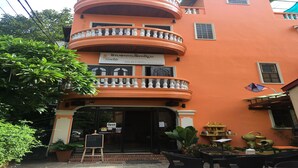 Unclassified image, 4 of 31, button - La Gondola Vientiane (Vientiane)