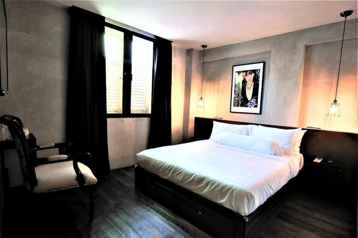 Quarto luxo | Frigobar, cofres nos quartos, escrivaninha