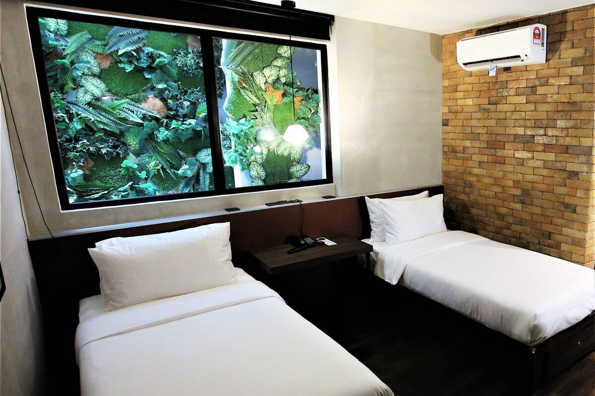 Standard Twin Room | Minibar, in-room safe, desk, iron/ironing board