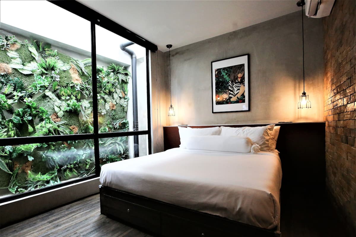 Quarto standard, 1 cama Queen | Frigobar, cofres nos quartos, escrivaninha