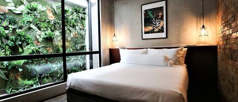 Minibar, in-room safe, desk, iron/ironing board