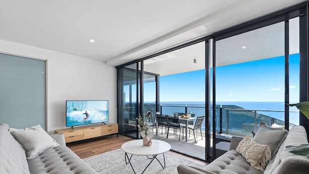 Apartamento superior, 3 habitaciones, vistas al mar | Sala de estar | Una televisión de pantalla plana