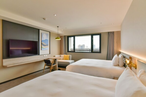 Premium bedding, down duvets, free minibar, in-room safe - Holiday Inn Taoyuan Airport by IHG (Taoyuan City)