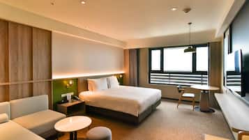 标准房, 1 张特大床, 城市景观 (High Floor) | 高档床上用品、羽绒被、迷你吧(备有免费物品)、客房内保险箱