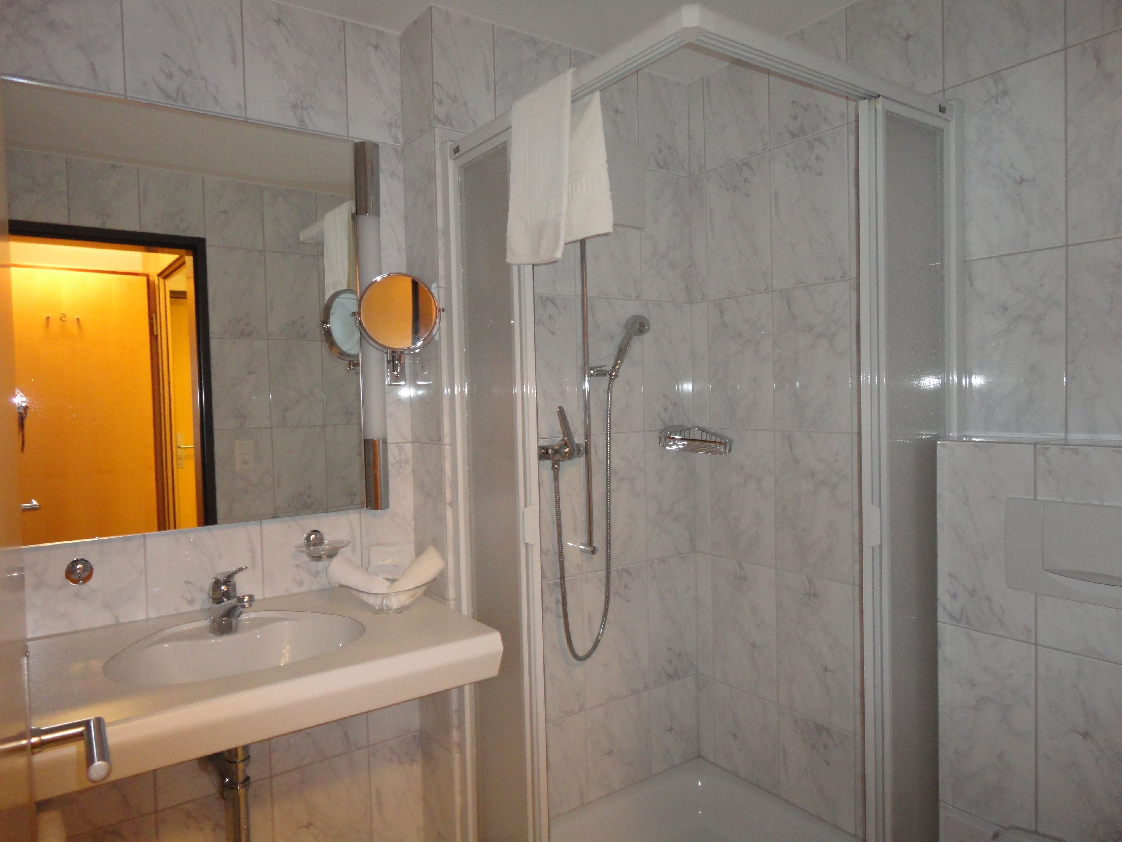 double room | bathroom | free toiletries, hair dryer, bathrobes, slippers