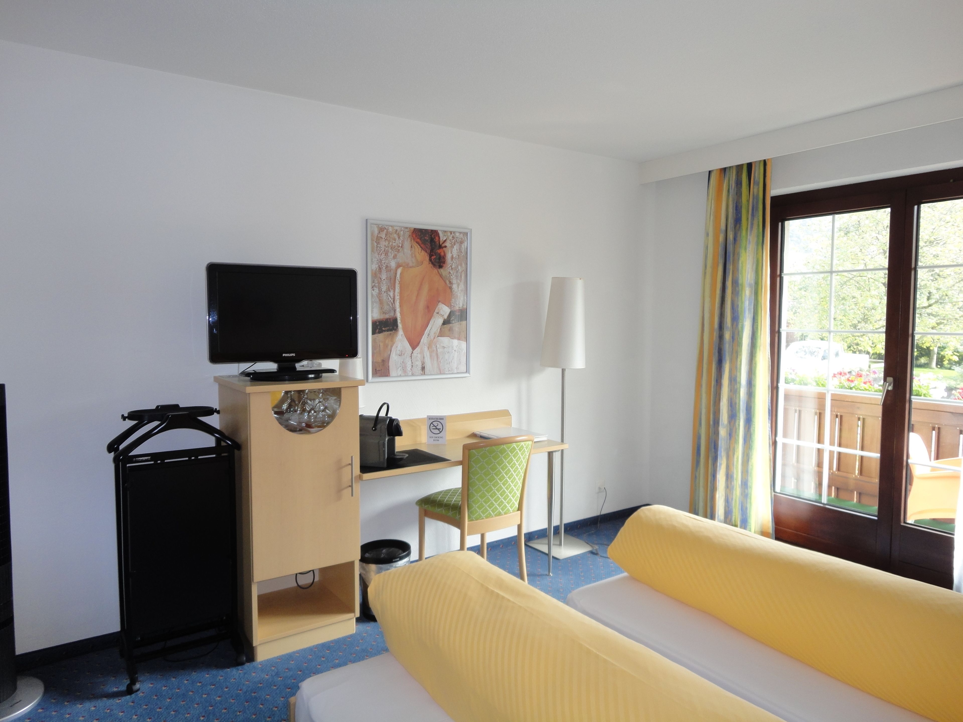 double room | minibar, in-room safe, desk, soundproofing