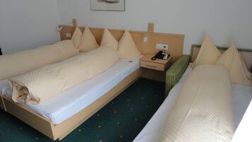 Triple Room | Minibar, in-room safe, desk, soundproofing