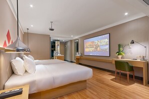 Quarto duplo empresarial | Individualmente decorados, individualmente mobiliados, escrivaninha