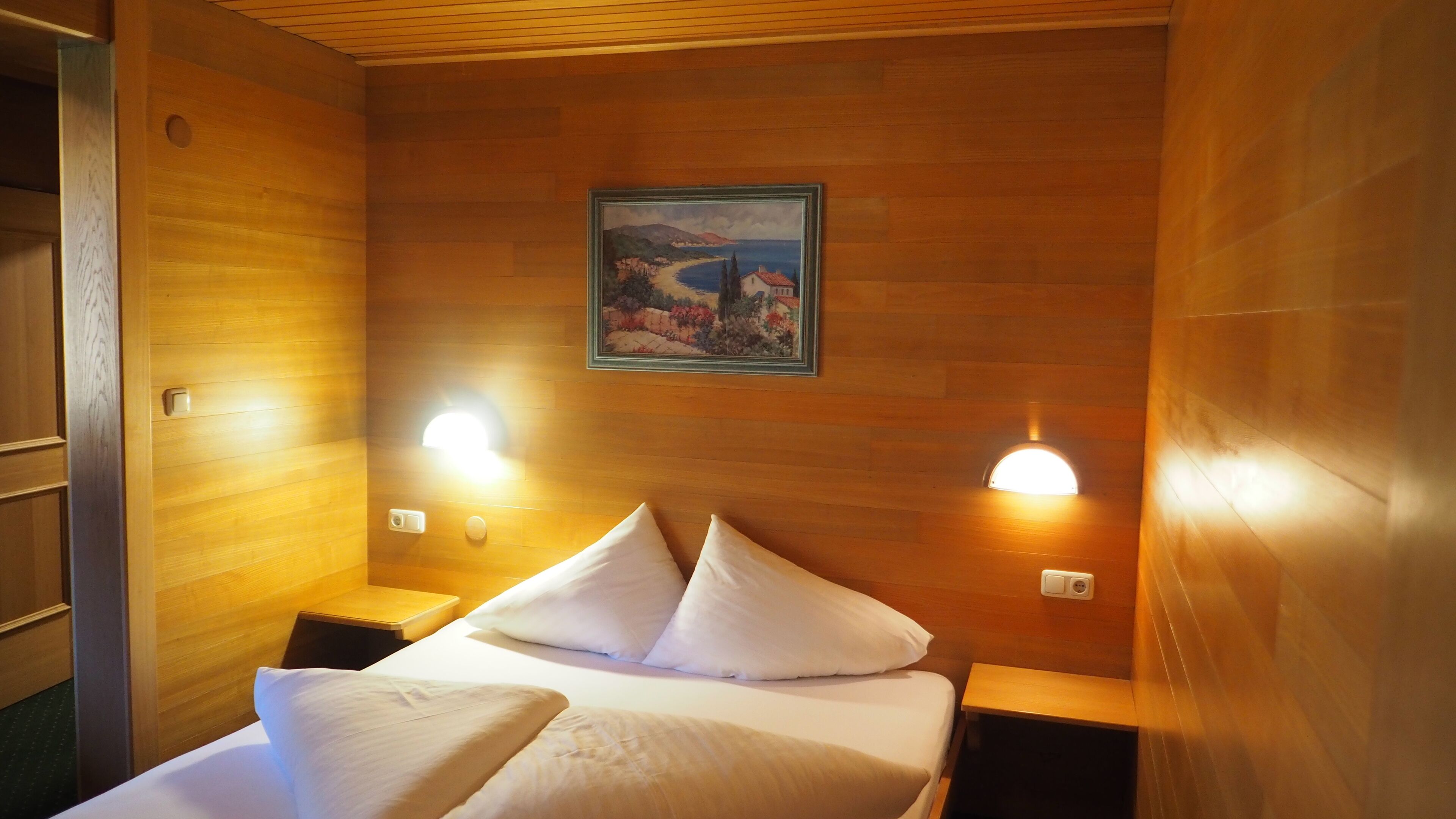 standard double room, lake view | individually decorated, individually furnished, free wifi