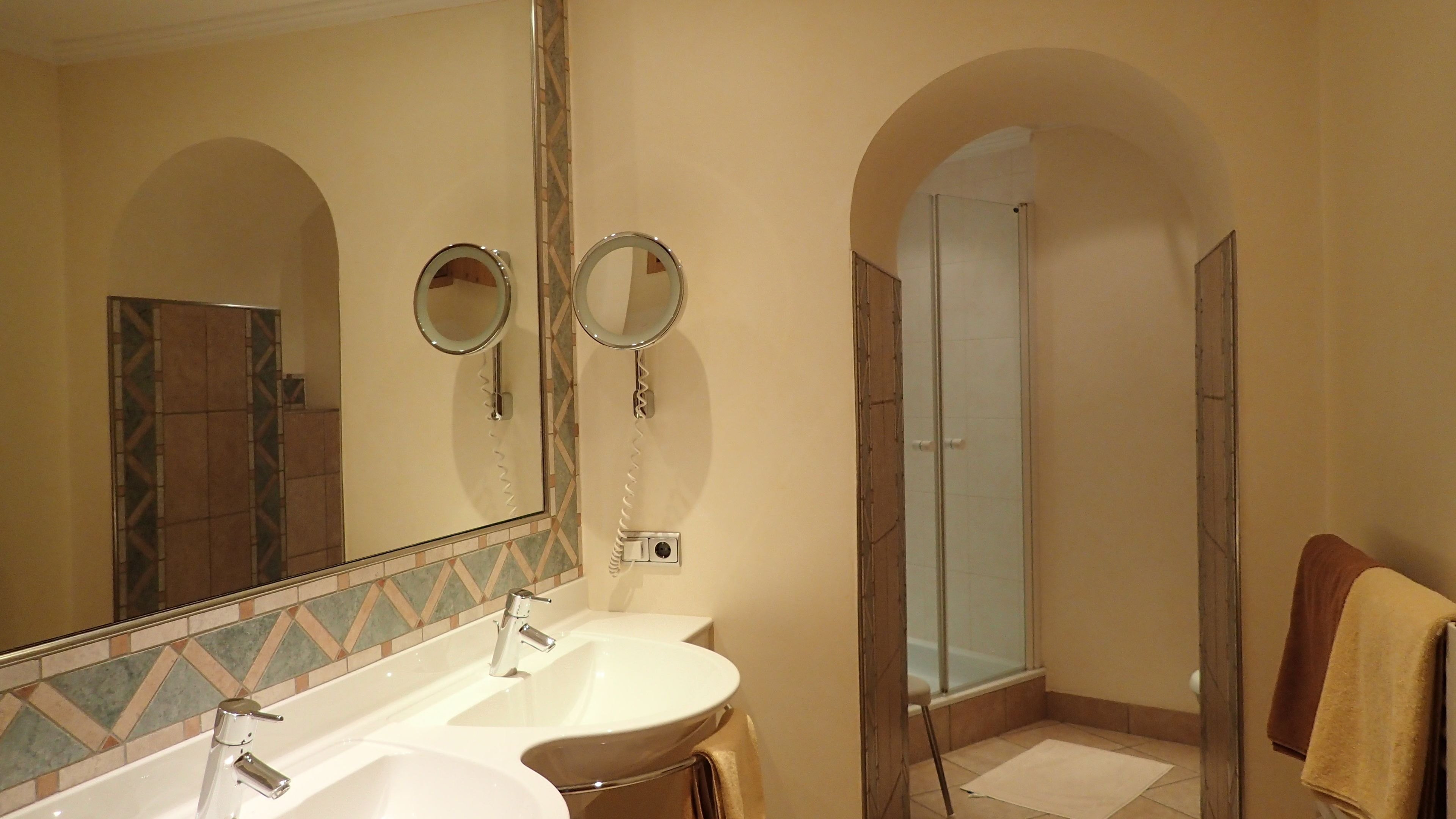 apartment (medium) | bathroom | hair dryer, towels