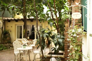 Unclassified image, 2 of 103, button - Domus Dea (Rome)