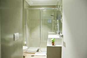 Deluxe Double or Twin Room, Garden View | Bathroom | Free toiletries, hair dryer, bidet, towels - Domus Dea (Rome)